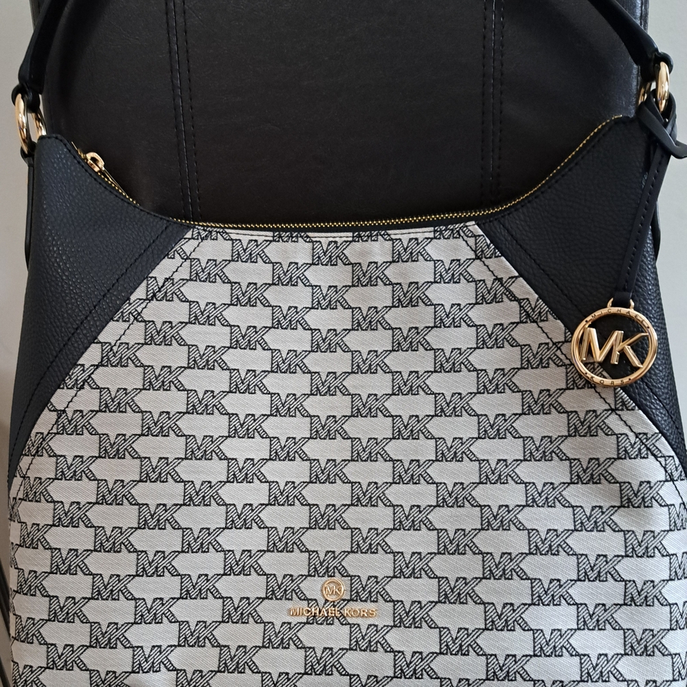 Michael Kors Black and White Women's Bag - Picture 5 of 7